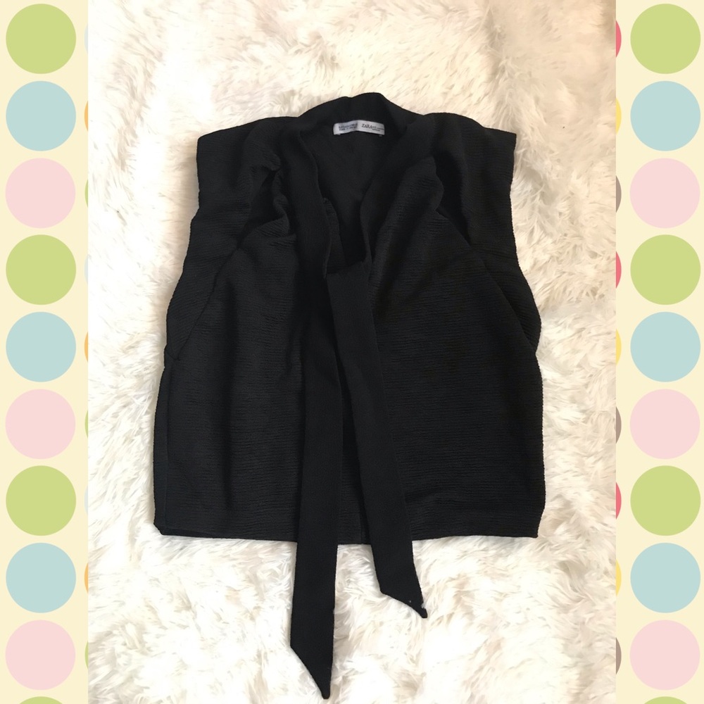 Sleeveless Cropped Black Tie Up Top
